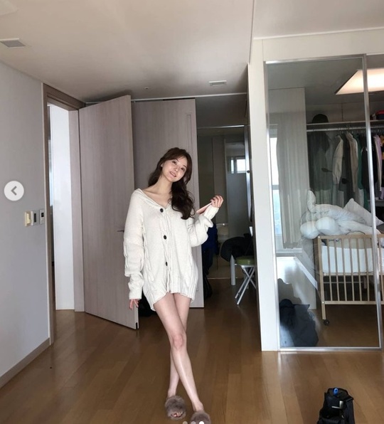 파일:가디건을 입은 이세나.jpg