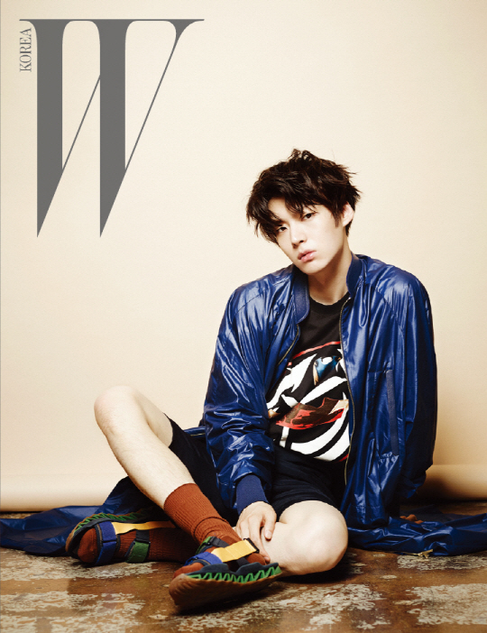 file:앉아 있는 안재현.jpg